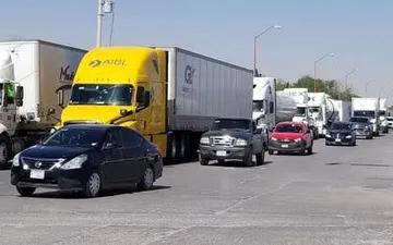 Más de 500 tráilers varados en las casetas de las carreteras por el doble hoy no circula: Amotac