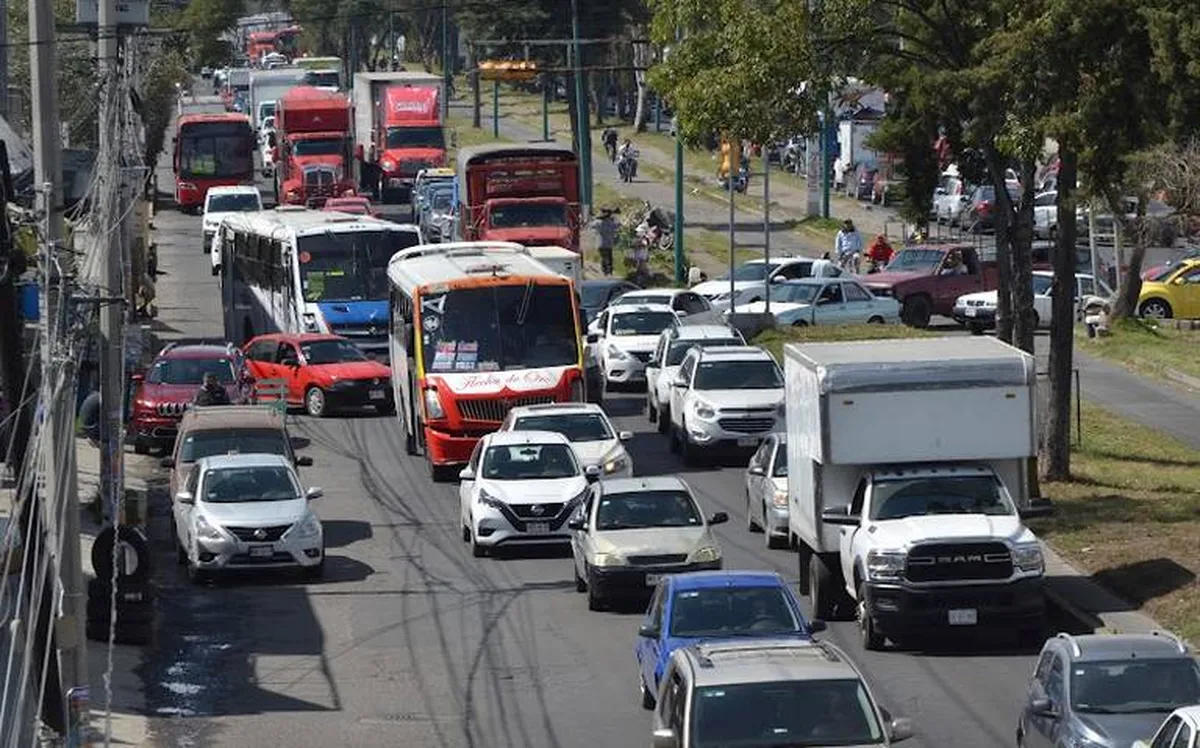 Tráfico aumenta en Toluca con el regreso a clases