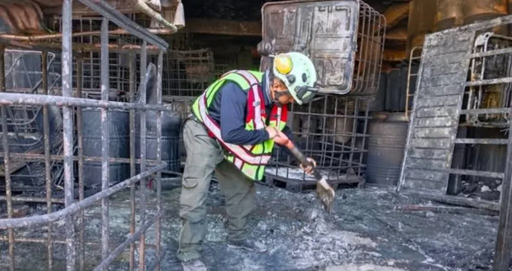 Ecatepec: Siguen trabajos tras incendio en fábrica de colchones