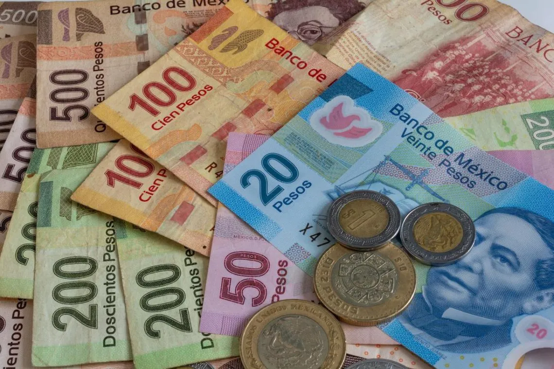¿Ya checaste el precio del dólar? ¡Se cotiza en menos de $19!