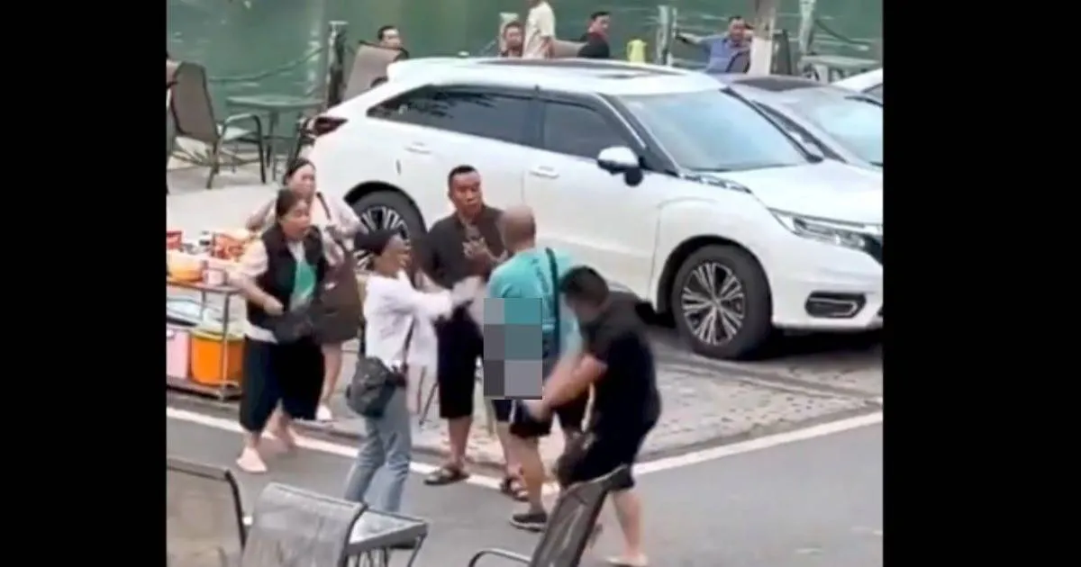 VIDEO: Turistas rechazan pagar fruta al decir “que no estaba dulce”; vendedor los golpea