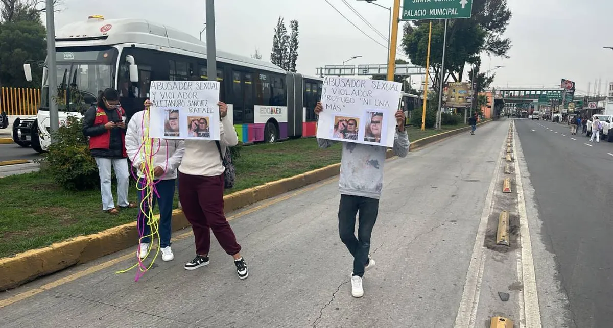 Ecatepec: Bloquean Vía Morelos, exigen detención de presunto violador
