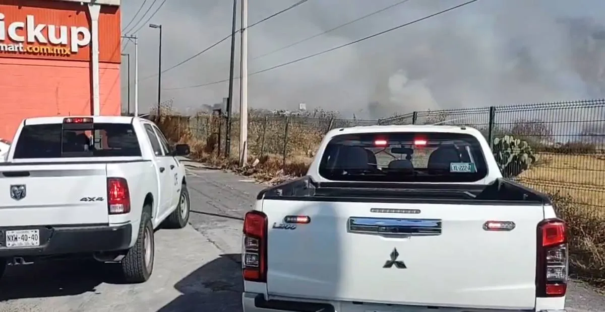 [VIDEO] Incendio cerca de Macro Plaza Tecámac