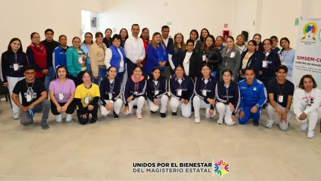 Estudiantes normalistas realizan visita guiada en Centro de Rehabilitación del SMSEM