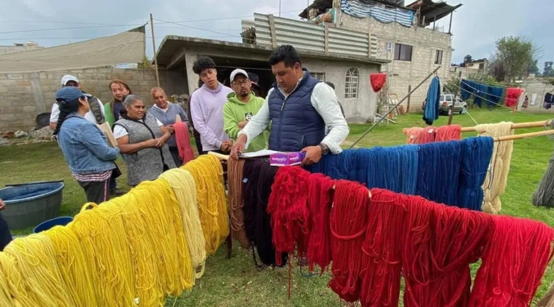 Artesanía mexiquense preserva técnicas de teñido con colorantes naturales
