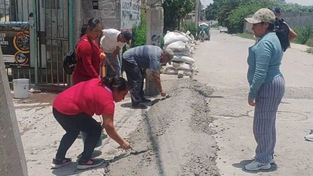 Vecinos de La Paz se protegen contra inundaciones