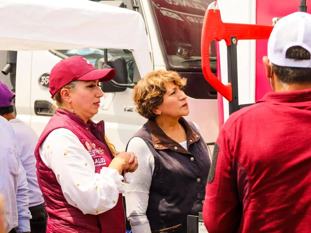 Delfina Gómez Álvarez atiende la salud de las familias afectadas en Chalco