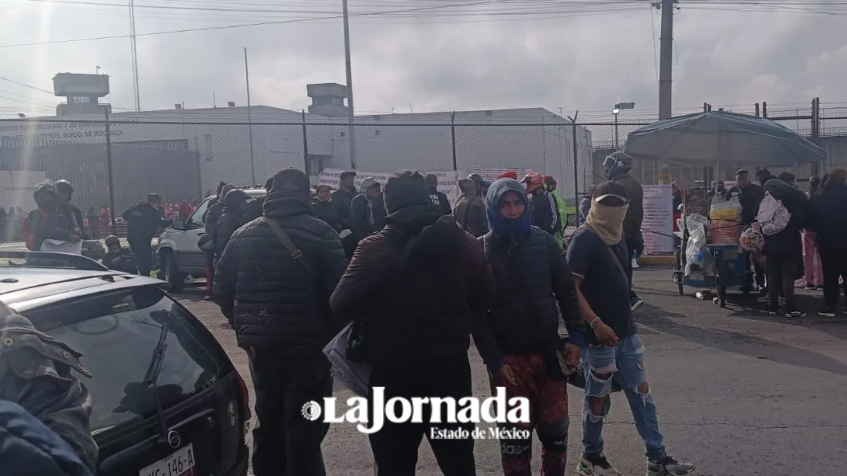 Familiares protestan simultáneamente por presuntas extorsiones en penales del Edomex