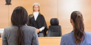 Alcalde de Toluca alerta por abogados que cobran hasta 9 mil pesos por falsos juicios de subsidencias