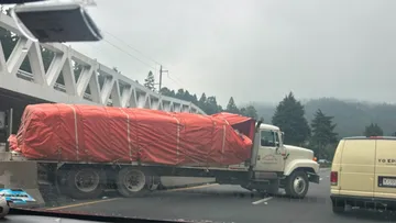 Tráiler queda accidentado en la México-Toluca