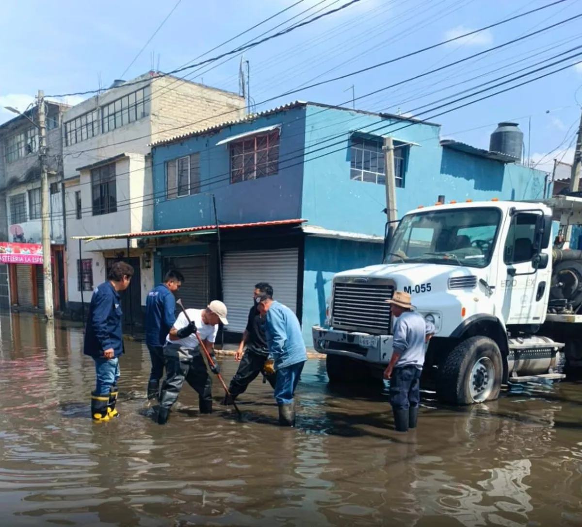 Lluvia deja casas inundadas en la colonia Quinto Sol, en Ecatepec