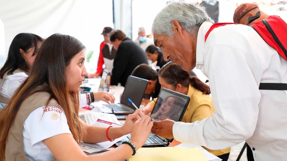 Edomex: Impulsan el desarrollo de adultos mayores con la entrega de pensiones
