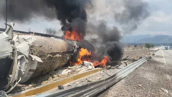 Pipa se incendia tras accidente en la México-Puebla