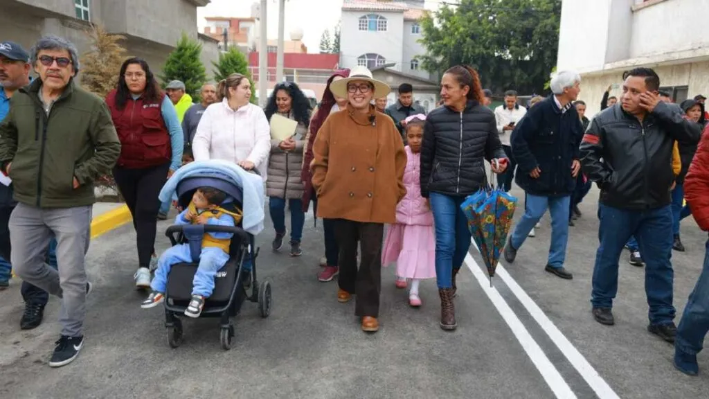 Ecatepec pavimenta calles olvidadas por décadas