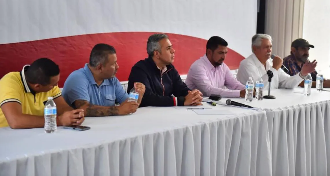 Fernando Vilchis toma protesta a Confederación Nacional de Transportistas y Comerciantes “Quetzalcóatl”