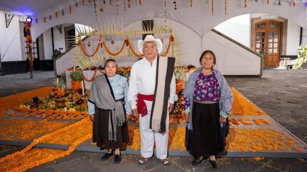 Ofrenda Matlatzinca ilumina el camino de los muertos en Chapingo