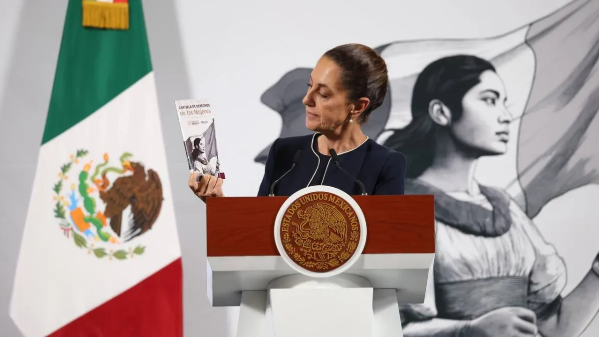 "Queremos que llegue no solo a cada mujer, sino a cada hombre porque todos y todas debemos conocer los derechos de las mujeres”, dijo Claudia Sheinbaum sobre la Cartilla de los Derechos de las Mujeres.