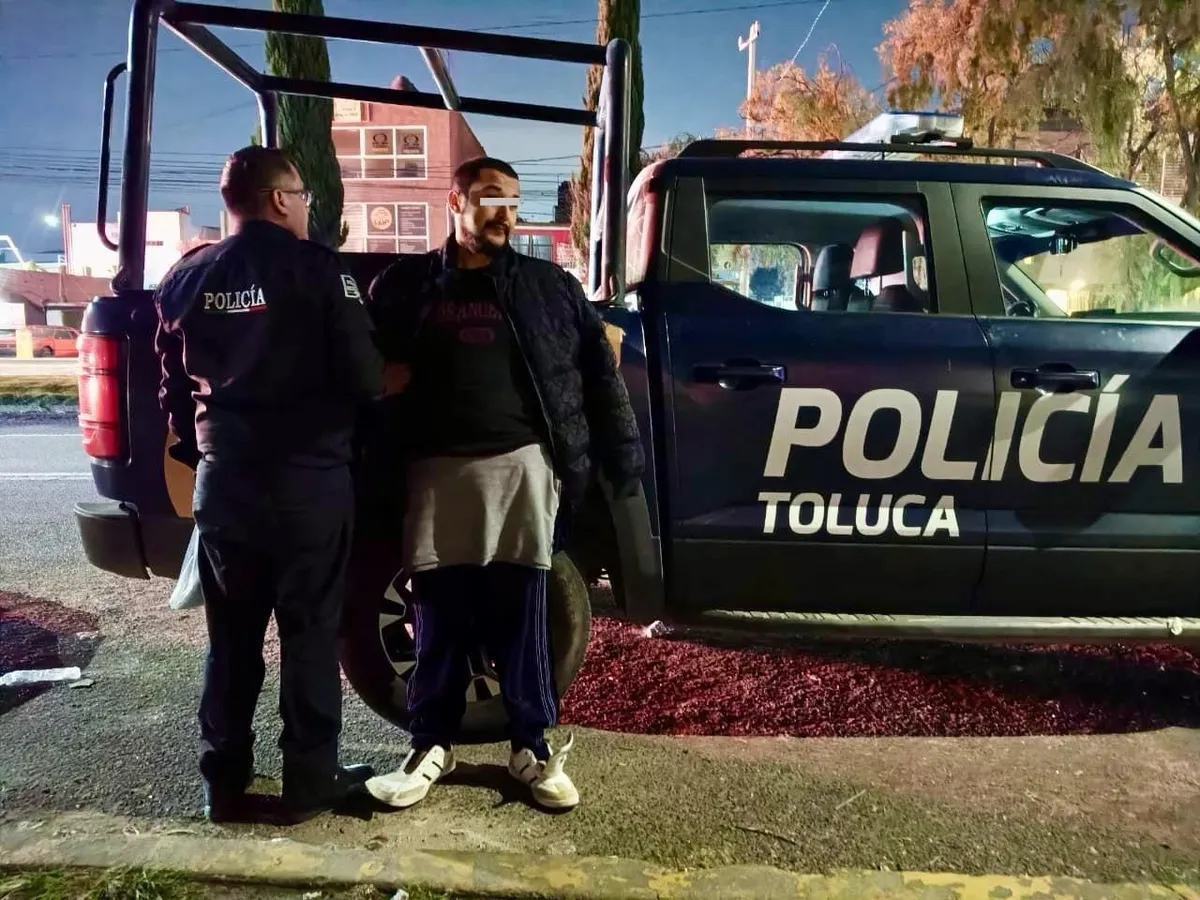 Detienen a hombre que causó destrozos en el panteón Santa Julia de Toluca