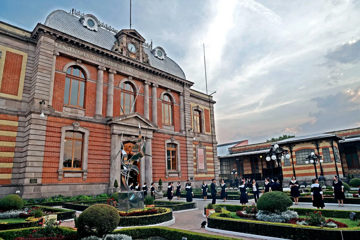 Edomex celebra 142 años de legado normalista