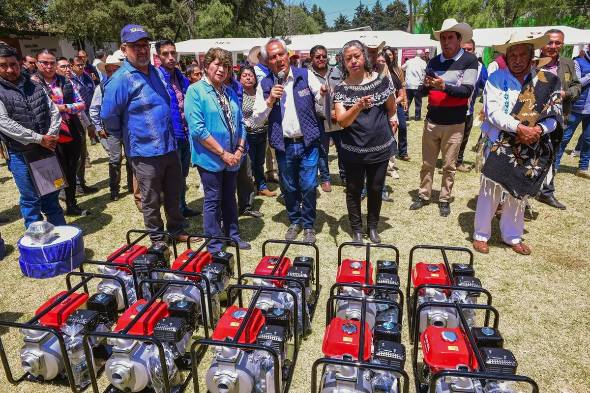 Entrega Delfina Gómez Álvarez apoyos económicos y maquinaria a productores de maíz nativo