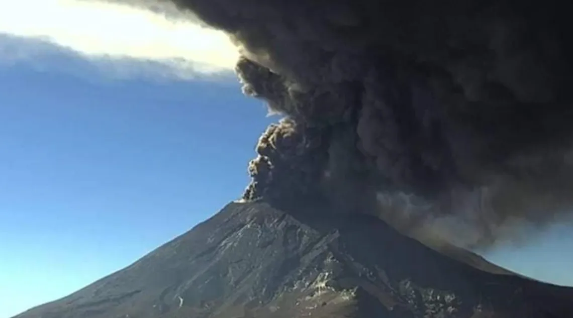 Popocatépetl registra explosión: Amecameca alerta a la población