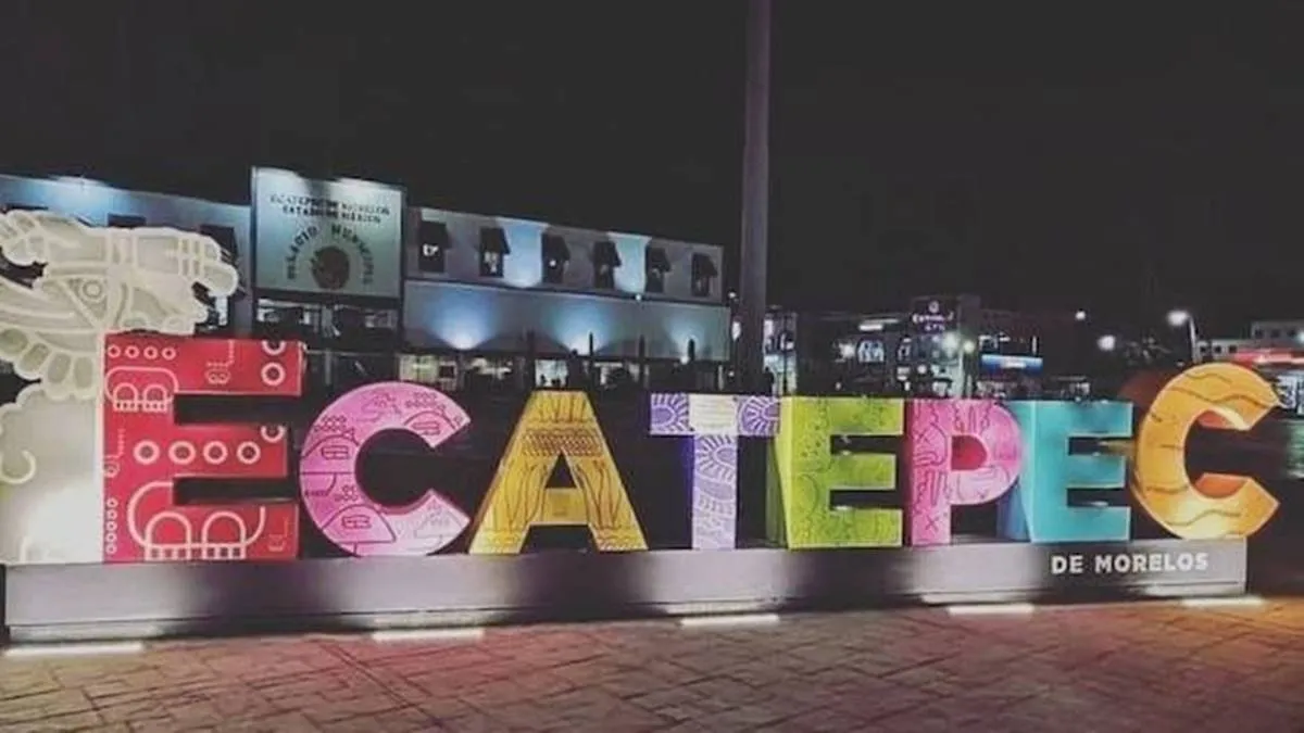 Retiran letras monumentales de la explanada de Ecatepec