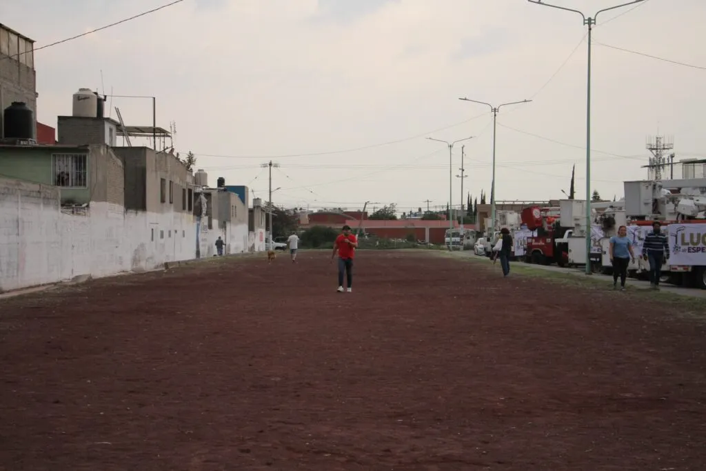Azucena Cisneros pone en marcha gran campaña de iluminación en Ecatepec