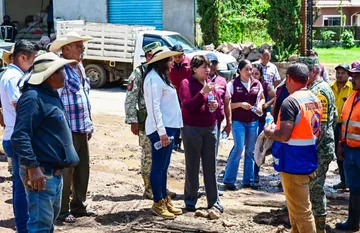 Delfina Gómez recorre San Pedro Tenayac en Temascaltepec tras desgajamiento