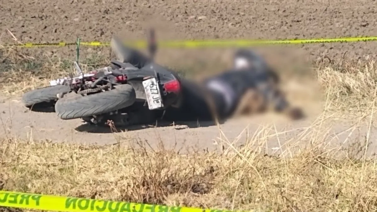 Nuevo hecho de violencia en Chalco, asesinan a policía de CDMX junto a su moto