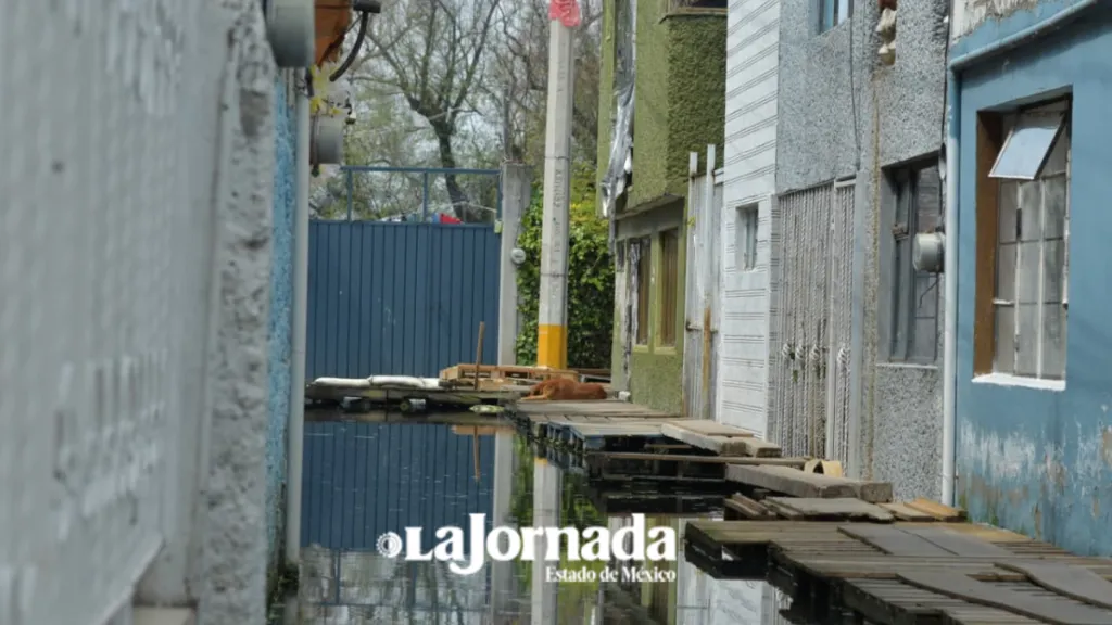Vecinos de Ocoyoacac se resignan a la vida bajo el agua