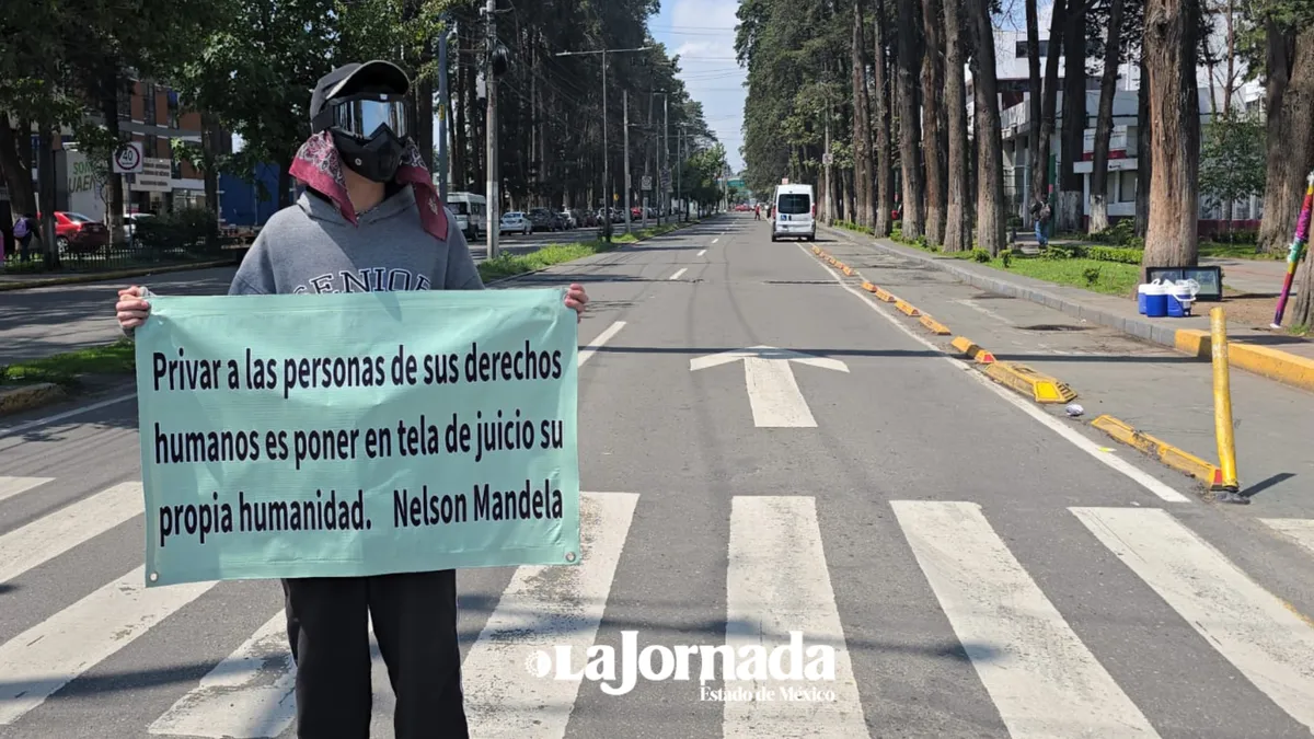 UAEMéx: Estudiantes bloquean vialidades en Toluca por ausencia de académicos en asamblea