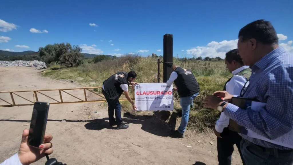 Tiradero de Otumba es clausurado tras protesta e intervención de Delfina Gómez
