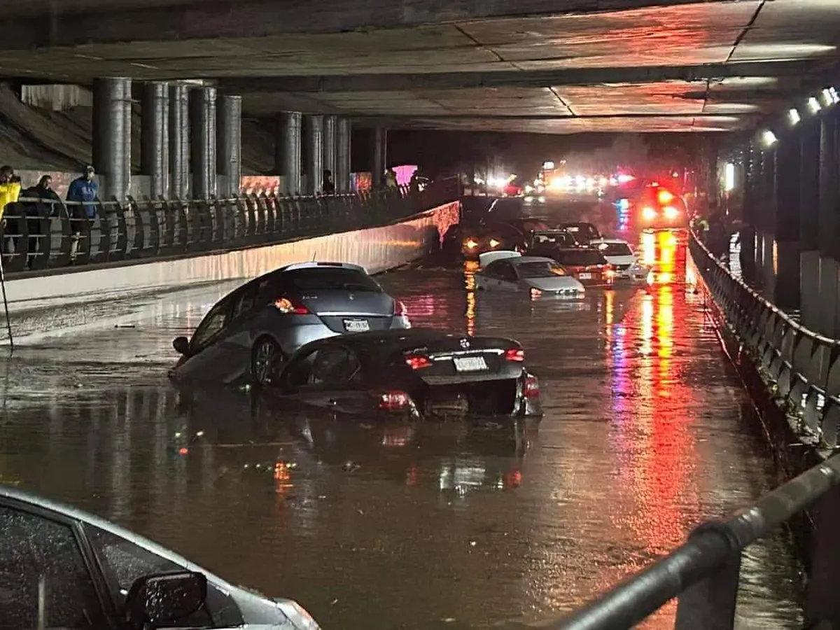Naucalpan: Intensa lluvia ocasionó severos encharcamientos en diferentes puntos