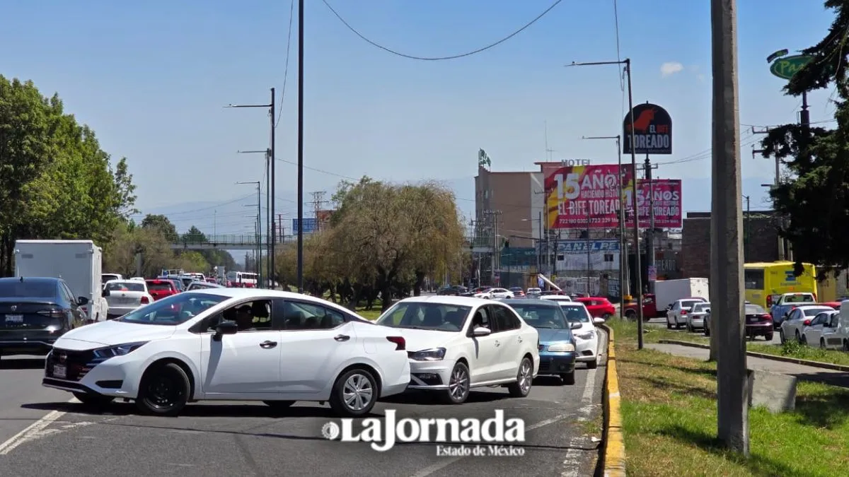 Carriles laterales de Paseo Tollocan cerrados por peritaje