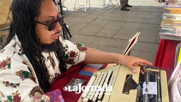 Poetas urbanos defienden su proceso creativo frente a la IA en Feria del Libro Neza