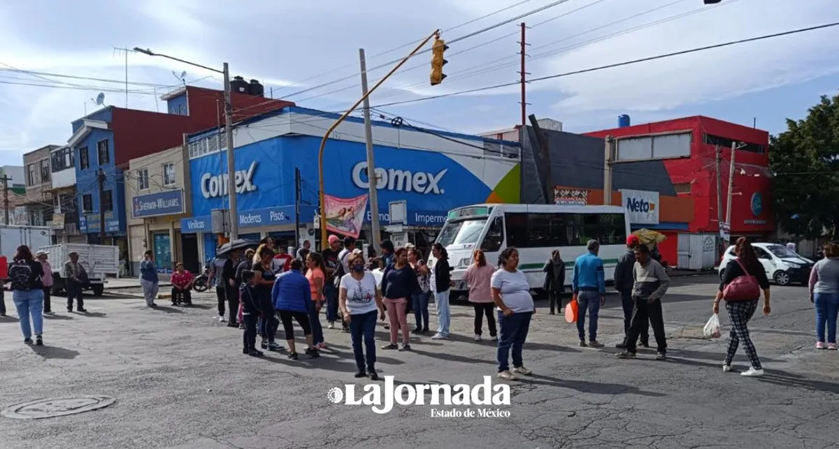 Ecatepec: Bloqueo de más de cinco horas, denuncian falta de agua