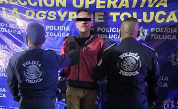 Operativo en Toluca termina con la captura de presunto ladrón de autobús.