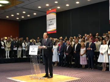 Renuncia ex gobernador Eruviel Ávila al PRI