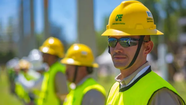 La CFE inició un operativo casa por casa en abril 2025 para instalar medidores inteligentes y detectar anomalías en el consumo eléctrico.