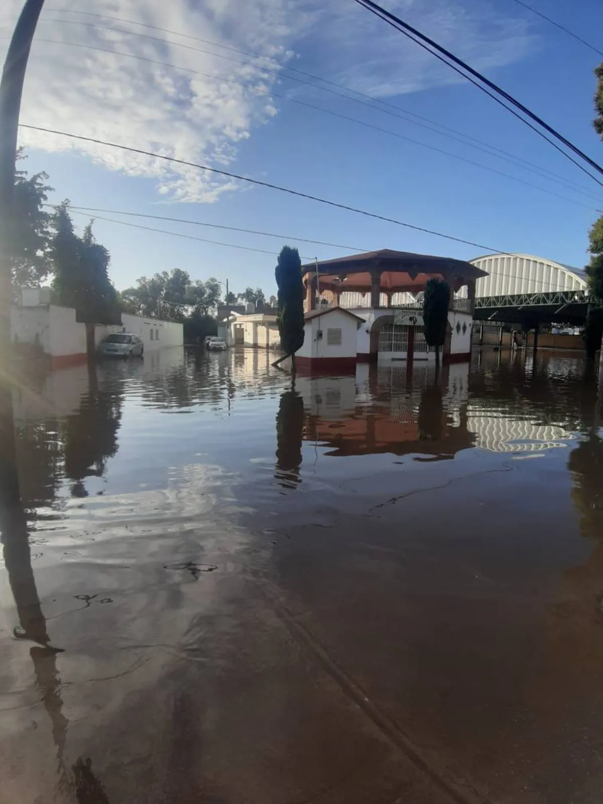 Drenaje colapsa y pone en riesgo a 2 mil familias en Santa Catarina, Acolman