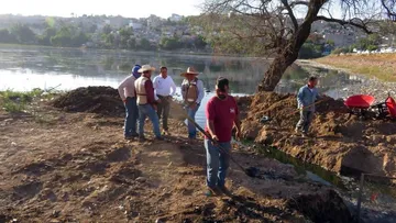 Continúa desfogue de presa Los Cuartos; el nivel ha bajado 40 cm