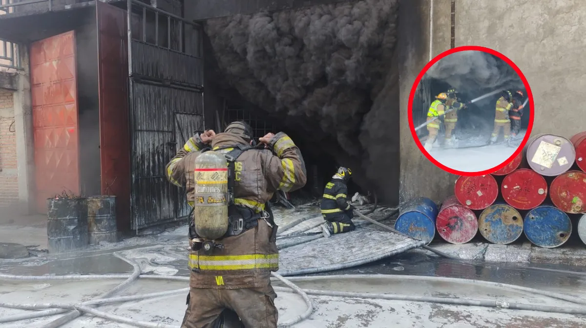 Bomberos intoxicados por incendio de fábrica en Ecatepec