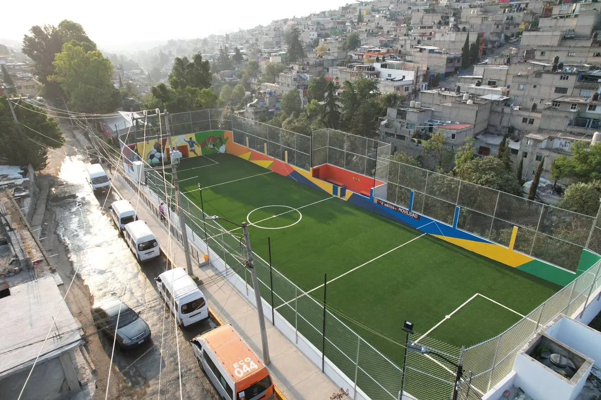 Rehabilitan Cancha de fútbol rápido en la línea 3 del Mexicable