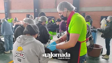 'Operación Pollo' reparte 4 mil cenas navideñas a personas vulnerables en Toluca