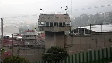 La dirección del CCH emitió un comunicado confirmando que dos de los jóvenes fueron ingresados al penal y son investigados por la detonación de petardos dentro del plantel.