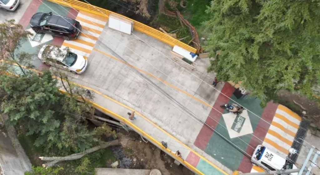 Entregan nuevo puente vehicular en la cabecera de Almoloya de Juárez
