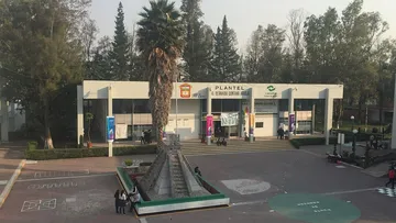 Estudiantes del Conalep Bernardo Quintana celebran reparación del puente peatonal en Cuautitlán Izcall