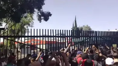 Hasta el momento no se ha hecho público el pliego petitorio, debido a que la representación sindical permanece al interior de la planta en negociaciones.