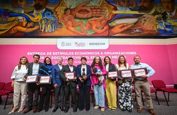 Delfina Gómez respalda labor social de siete organizaciones