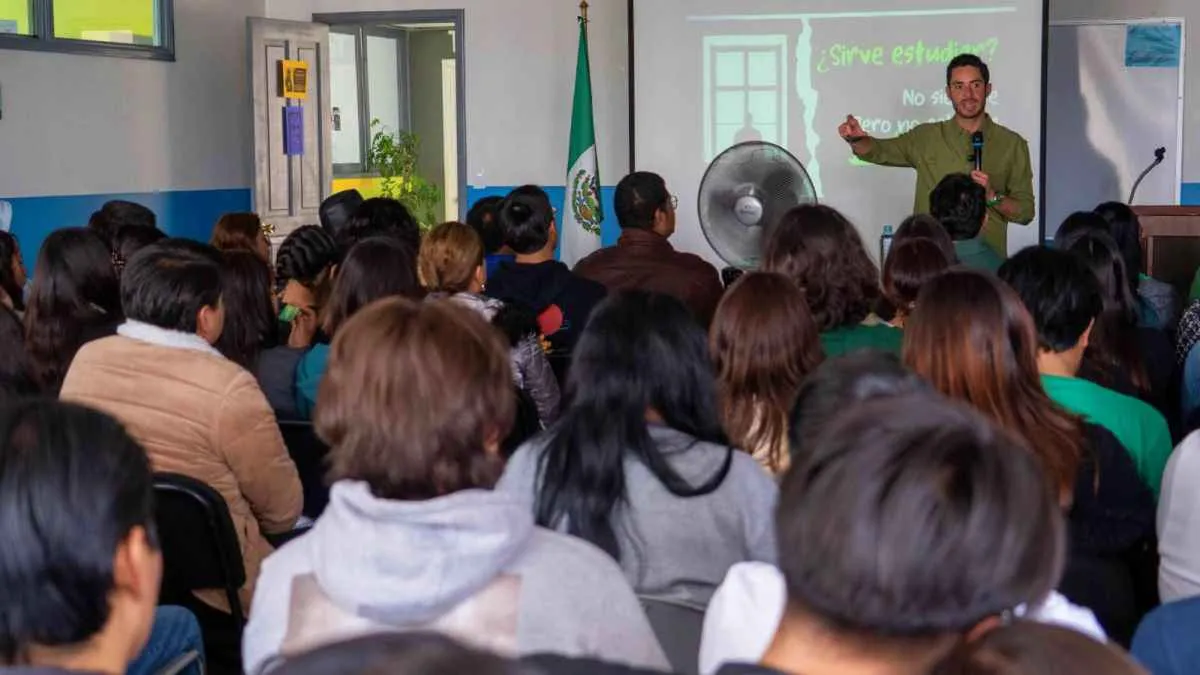 José Couttolenc exige abrir poder político a jóvenes